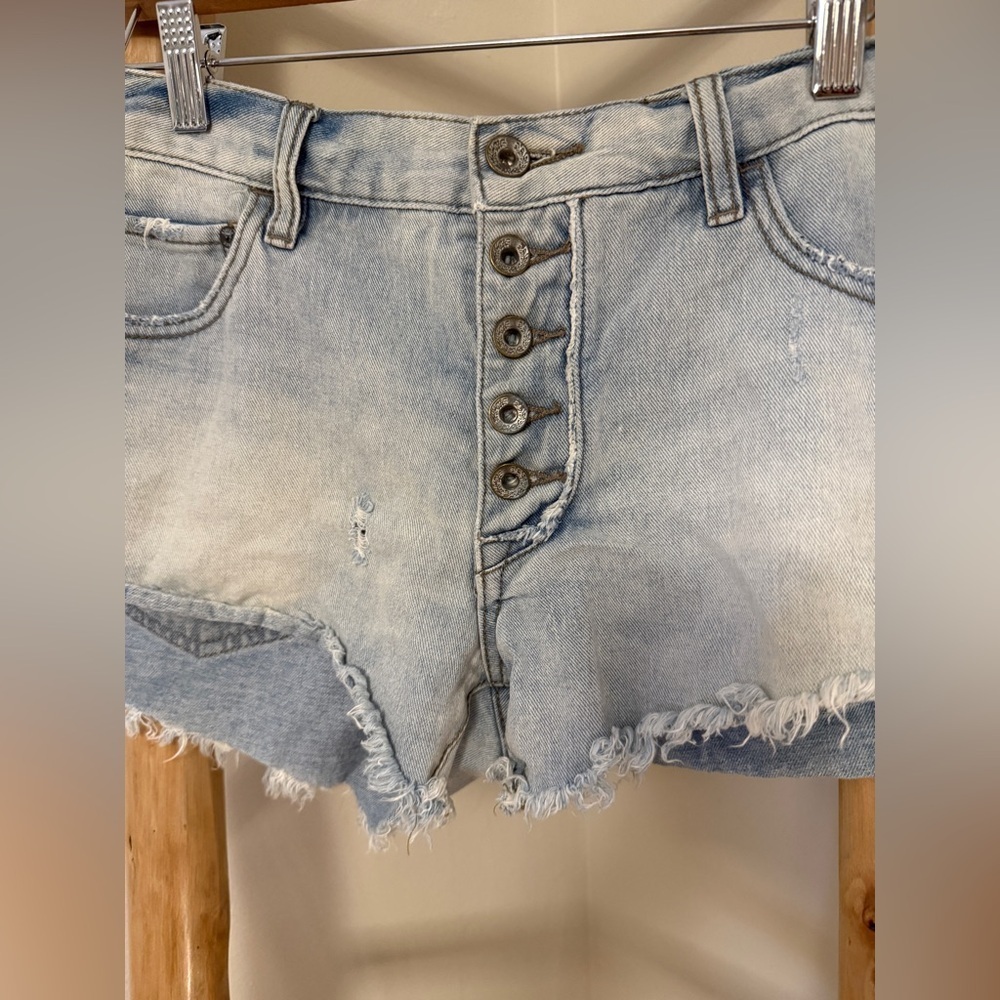 Free People Runaway Cutoff Denim Jean Distressed Shorts, Size 27 - Picture 3 of 6